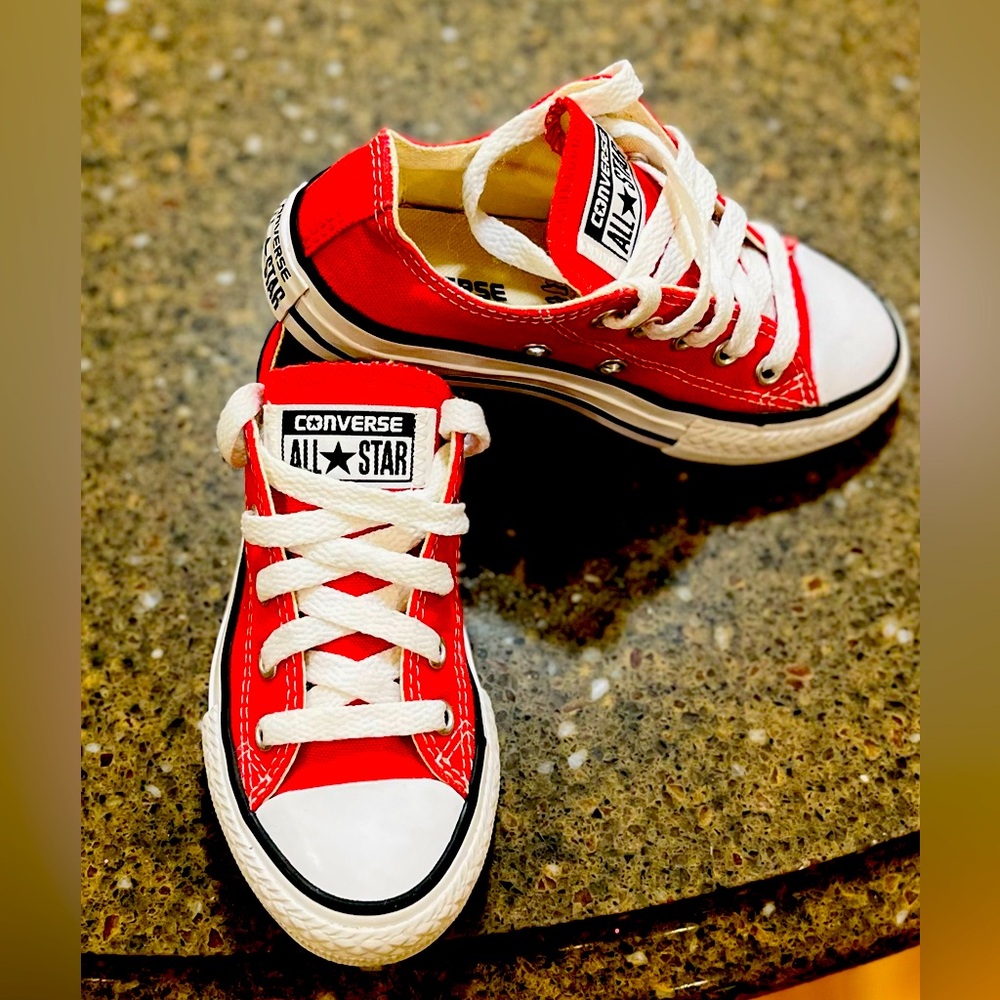 CONVERSE—KIDS SIZE 11–VERY GOOD CLEAN CONDITION—CLASSIC RED SNEAKERS—